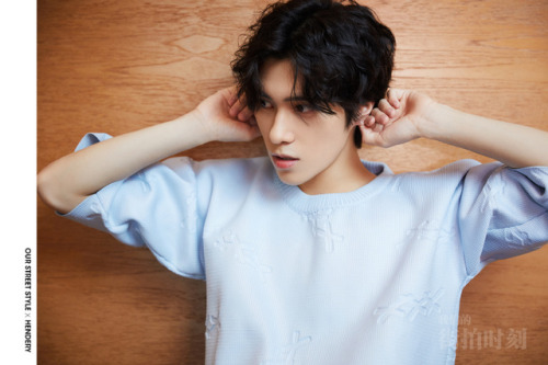 nctinfo: 190617 我们的街拍时刻 Weibo update with Hendery (1, 2, 3, 4, 5, 6)