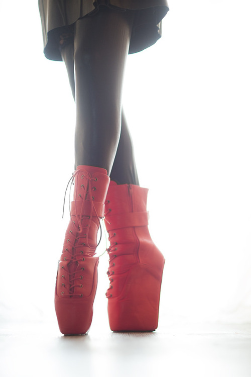 Heelless5-inch-and-more.tumblr.com/