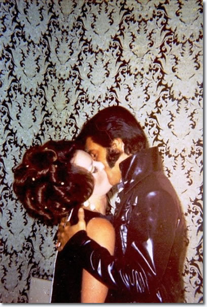 elvispresleydoingthings:  Elvis Presley kisses Roger from the television show, American