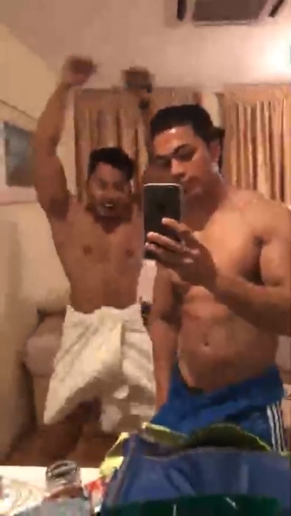kerol-str8act: perantau2015: konek-sado: mradibfarhan: Agak2 apa jadi selepas tu?3 some lah jadi nye