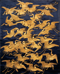 yorkeantiquetextiles:Silk fukusa (gift cover) embroidered with a flight of cranes, Japan, 1800-50, Edo period. Museum no. T.20-1923.  VAM