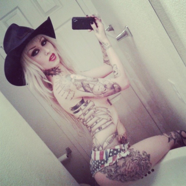 shellydinferno:  Redneck ;) final look shooting with @alvaradopinup in #AlisoViejo