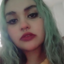 Quiero sentarme a llorar, sacar de adentro mil cosas que te quiero decir; me siento