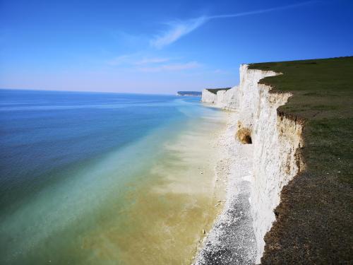 amazinglybeautifulphotography:White cliffs and blue sky of Seven Sisters, England. [OC] (1080x2240) 