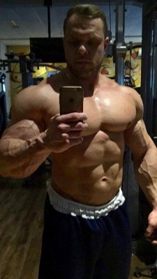 musclegodselfies:  Vitor Boff