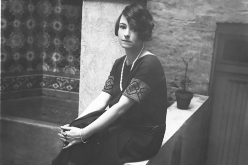  Dorothy  Parker, Jewish US poet, writer, activist, two-time Academy Award  nominee and victim of Hollywood blacklisting, was born. She became  radicalised in 1927 with the executions of Italian anarchists Sacco and  Vanzetti, in support of whom she was