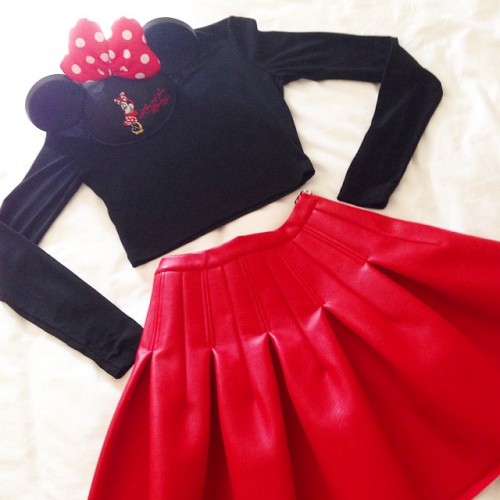 Hey Minnie You’re So Fine… #ShopAsweeT #TrickOrAsweeT cc: @shakuhachi @tornbyronnykobo @disneyland (at asweetonline.com)