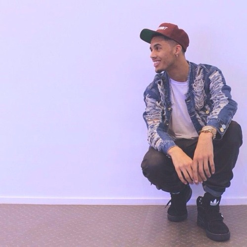 miaherrera30:  jaxonofficial:  I love this pic  I love your face
