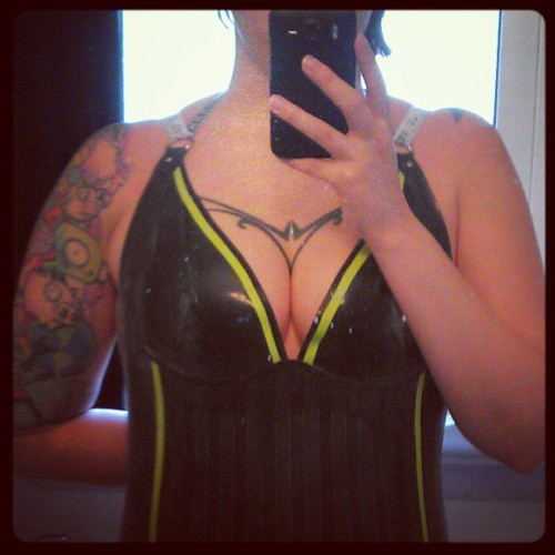 Itty bitty sneaky peeky! Almost done. #latex #latexdress #torturegardentoronto #fdllatex