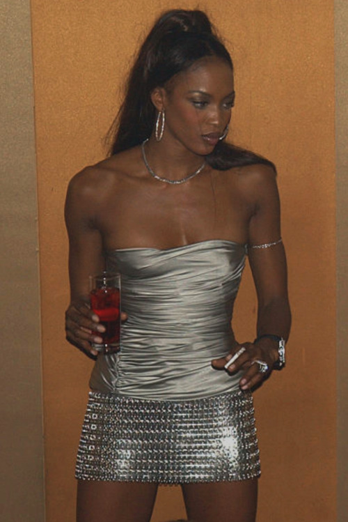 m0ney: Naomi at the 2002 VH1 Vogue Fashion Awards after party