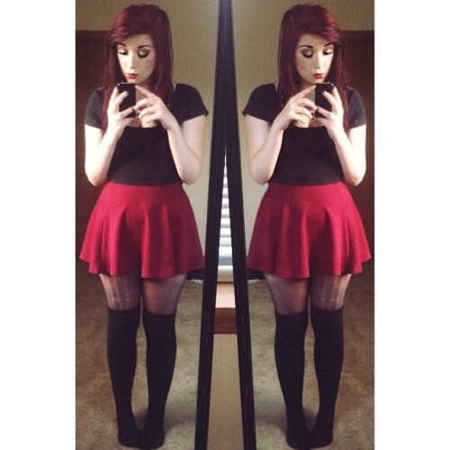 zena-aria:  skirts make me feel cute. ＼（*⌒ヮ⌒*）／  You ARE cute.  The feeling is just a bonus.  ;)   Also HIPS.  <3   HAIR.  <3