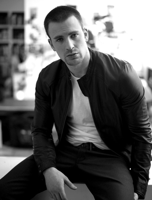 dailychrisevans:CHRIS EVANSOuttakes (2011)