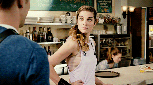 patrickanddavid:alexis rose in every episode → 1.07 “Turkey Shoot”
