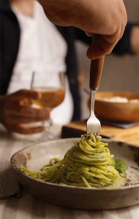The-Italian-Food:pasta Al Pesto