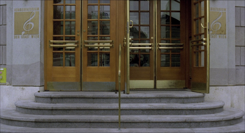 cinemaenvironments: La Pianiste (The Piano Teacher) (2001)We guard ourselves. Neutral color tone cho