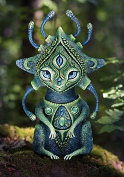 cosmic-noir:  mayahan:  Mystical Creature Dolls by Zyabra Art  Wooooah