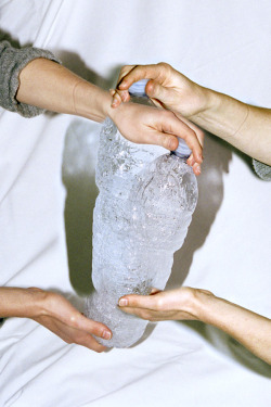 1000scientists:  Evelyn Shaking a Bottle