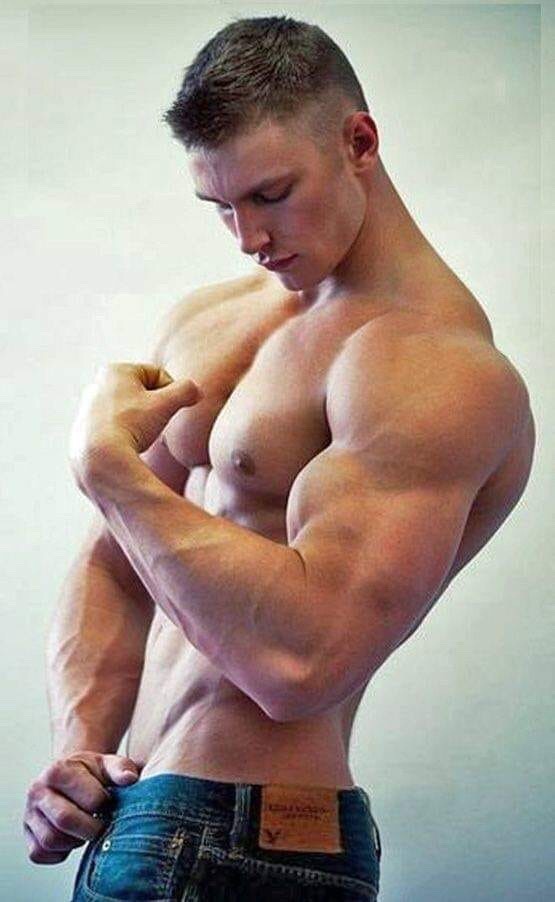 mouthwatering-men:  
