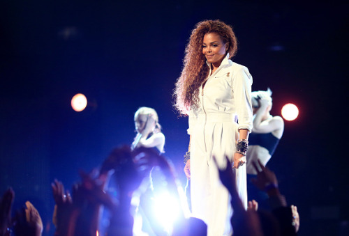 Porn Pics spylight-media:  Janet Jackson accepting