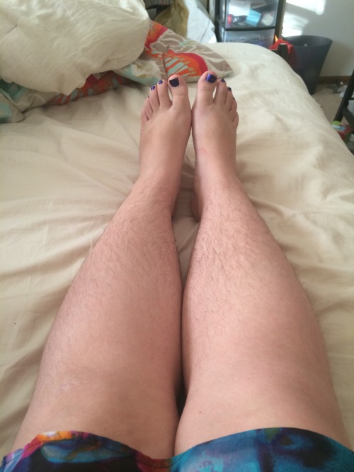 hairylegsclub: The last time I shaved was for senior homecoming, October 2011.