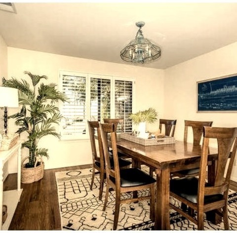 Beach Style Dining Room - Dining Room