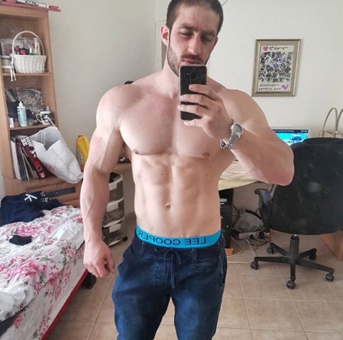 hotandsexymen:  http://instagram.com/zack6181