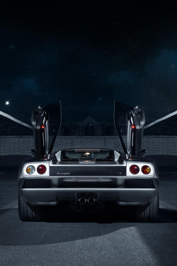 hyper-caine:  Lamborghini Diablo VT | Source