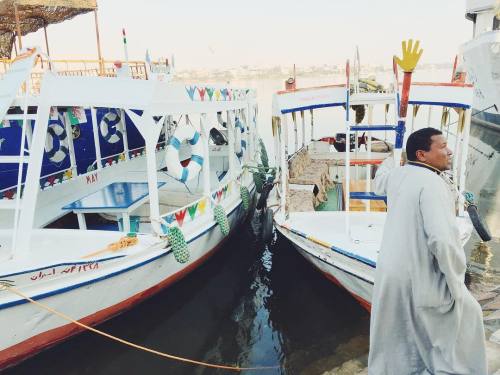 The captain and his ship. #morelikeaboat #pepmegmeinmach #luxor #egypt #thisisegypt #nile (at Nile R