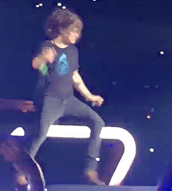 giggleharry:  LOOK AT HIM 
