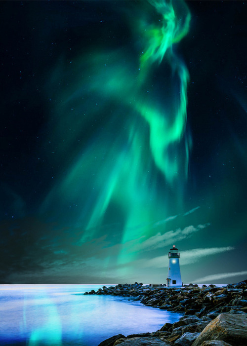 satakentia:  Green aurora over the Lighthouse adult photos