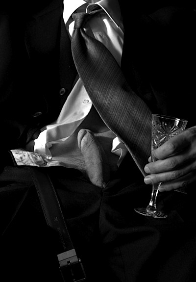 daddysdlg:Oooh, is that champagne, Daddy?  What a conundrum! 😉xMore DD/LG naughtiness on DaddysDLG.Tumblr.com🎀