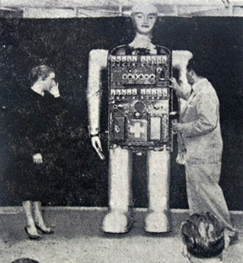 Porn Pics Le premier robot à Istanbul, 1956.