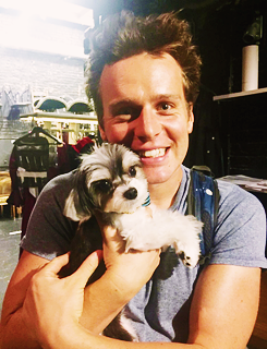 sailsflyseaward:Tinkerbelle the Dog visits the gun show the cast of Hamilton // August 23rd, 2015  