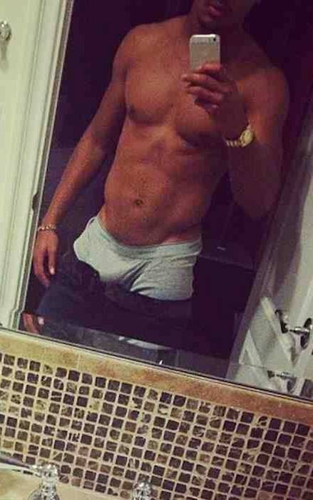 sexysagger1:  Love Below Dick Sagging. Wanna have a nice feel of the dick. Maybe
