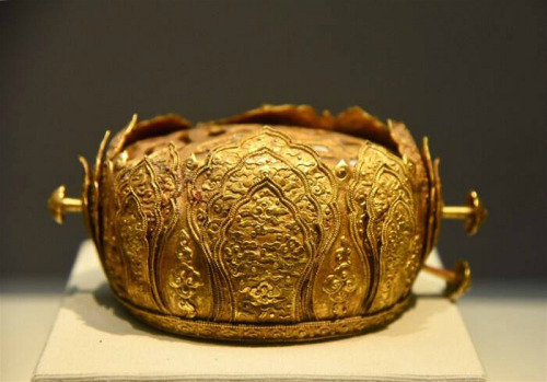 changan-moon:ancient golden headwear of ming dynasty