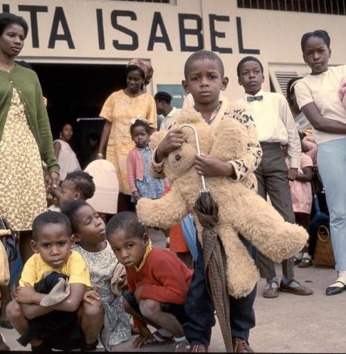 ukpuru: Santa-Isabel airport [Bioko Island]. Arrival of the first foreign civilians from Biafra. The