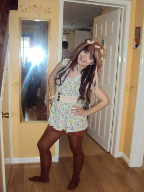 Pretty pixie in brown tights