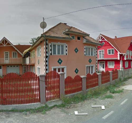 cool lil town i got dropped in on geoguessr ^______^  called Corund, Romania