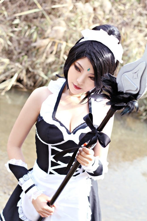 league-of-legends-sexy-girls:Nidalee Cosplay