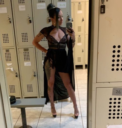 stripper-locker-room:  https://www.instagram.com/beauty_needs_to_beast_/