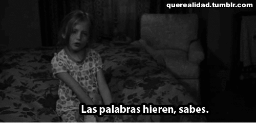 la-suicida-rota-pero-sonrie:  Tus palabras me dolieron hoy mama… pero no te dije
