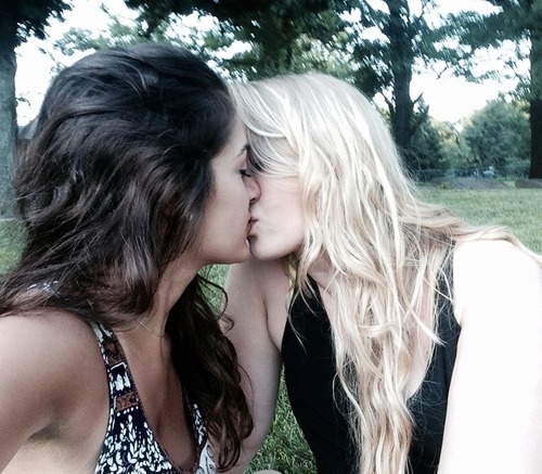 Porn Pics lipstick-lesbian:  ♀♡♀ 