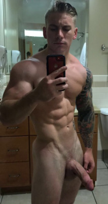 Jackedmusclehead: Nobody At The Club Expects The Pretty Little White Boy To Have