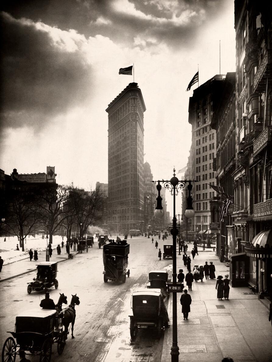 Madison Square and the Flatiron Building, by W.W. Rock, 1918.
h/t @BeschlossDC