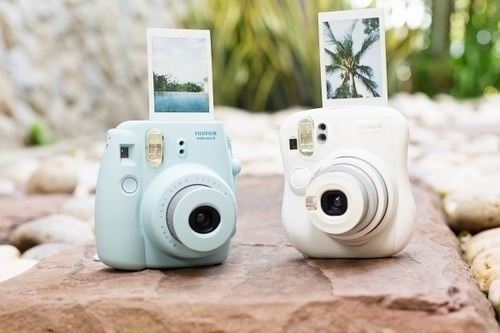 mutualize:
“ MUTUALIZES POLAROID CAMERA GIVEAWAY
As you all know, i host a lot of giveaways and my last two recently ended. If you want proof that they were legit go here.
I am hosting this giveaway to celebrate reaching my goal of 30,000 followers....