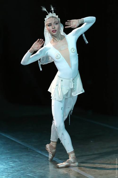 galina-ulanova:Yekaterina Osmolkina as Shireen in The Legend of Love (Mariinsky Ballet, 2015)