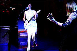 uptightcitizensbrigade:Carrie Brownstein + kicks#i wish she’d kick me in the face