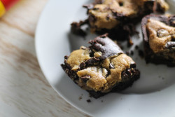 fullcravings:  Chocolate Chip Cookie Brownies