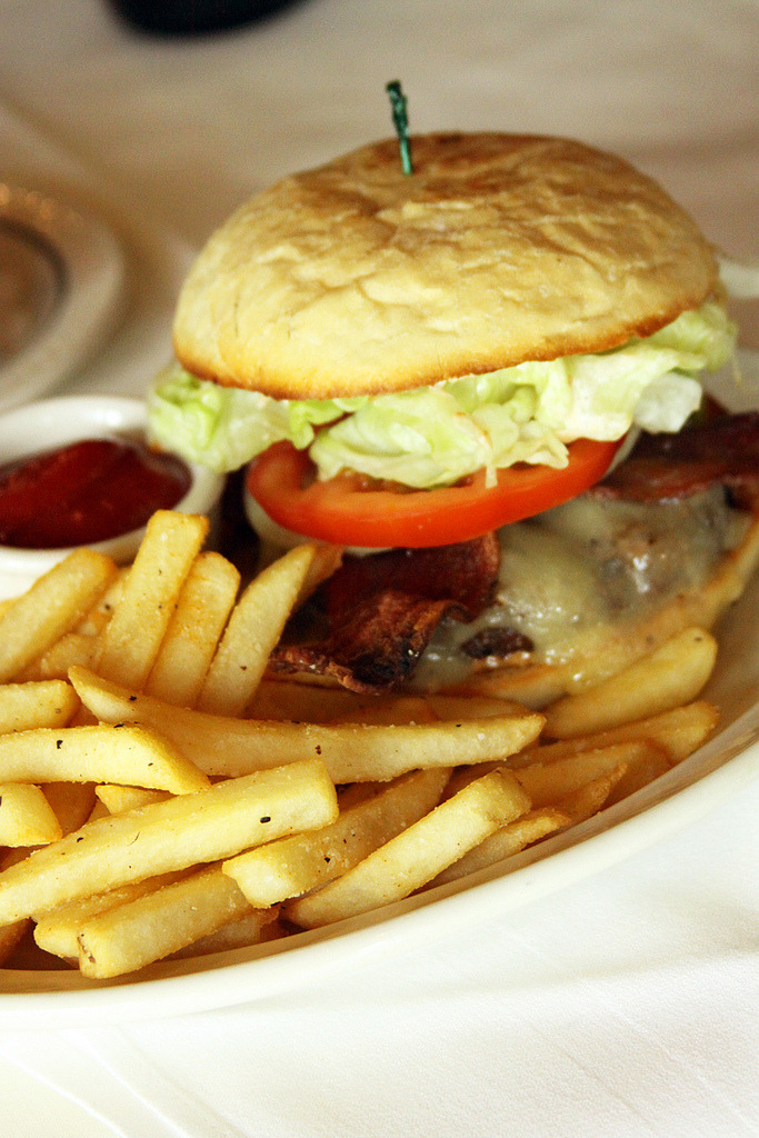 northvayne:  Cheeseburger (By  Denise Sakaki)