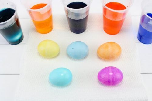 DIY Marbled Easter Eggs with Oil and Vinegar  If you want to take your Easter egg dyeing activity to